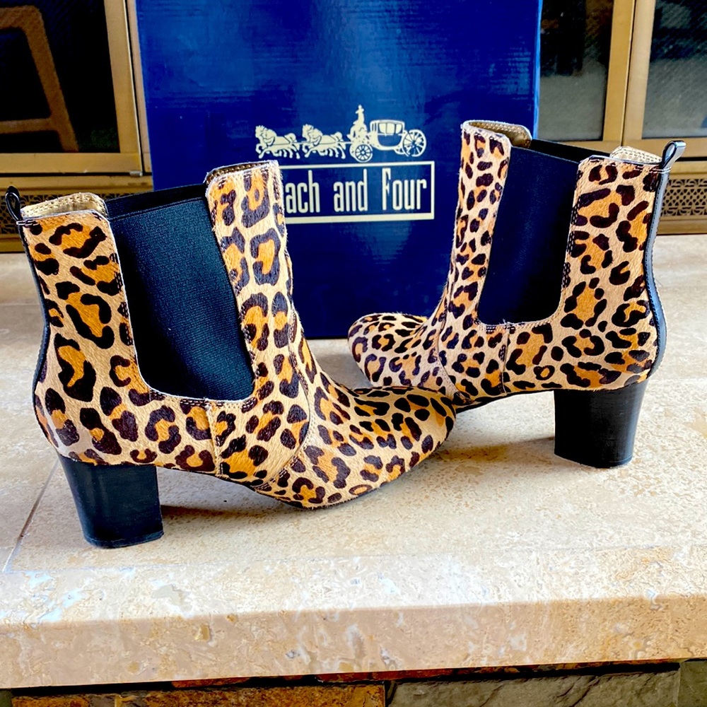 Leopard hair Chelsea boots